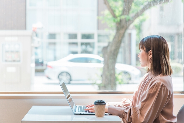 レディースローンとは女性向け融資のこと｜審査が甘いって本当？